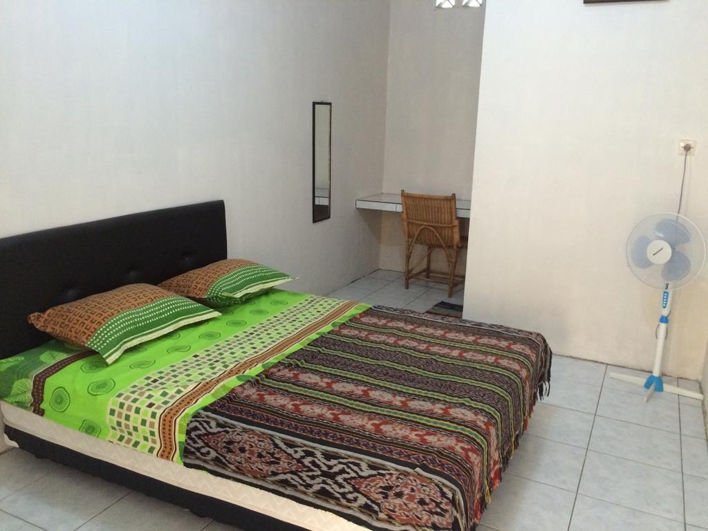 Jeges Homestay Senggigi Exterior photo