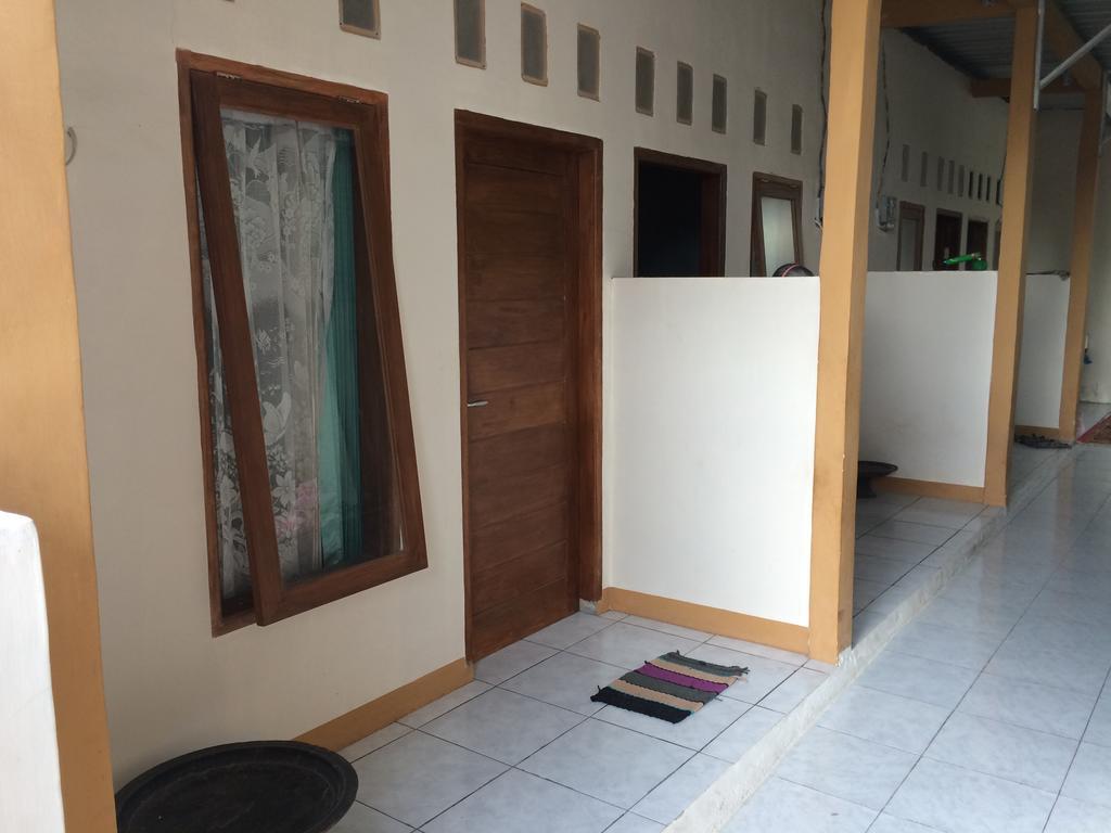 Jeges Homestay Senggigi Exterior photo